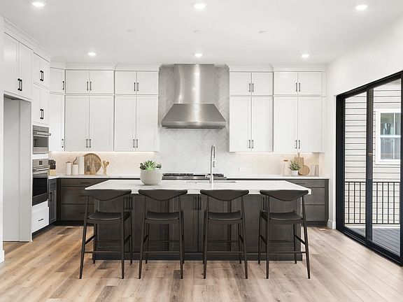 Homesite 8 Kitchen - Virtually Staged