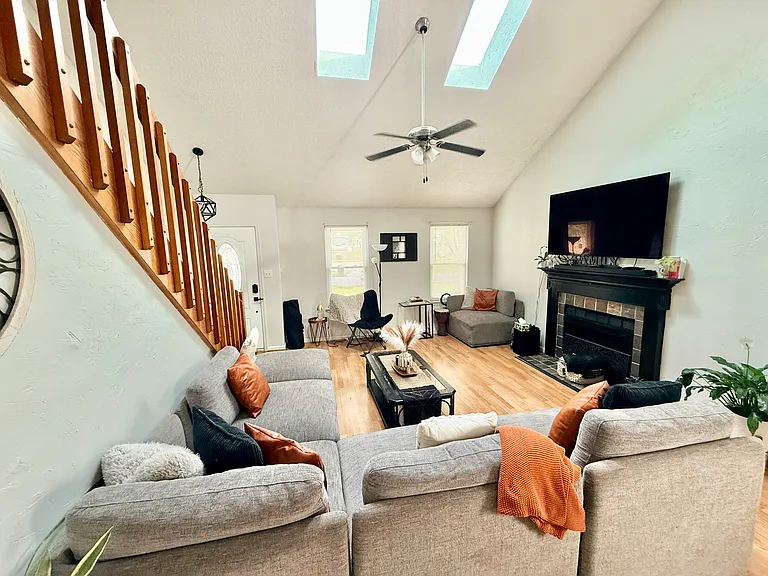 3117 Damascus Trl — Photo 12