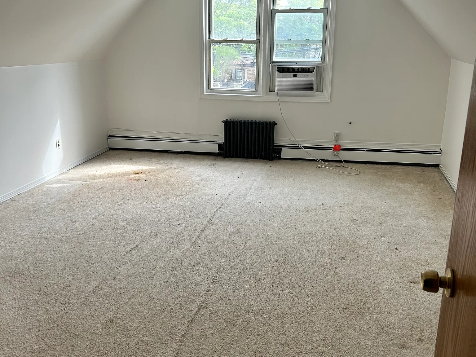 4 bed, 2500 sqft, $4,200 — Photo 3