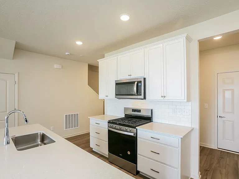 9738 Behner Dr — Photo 11