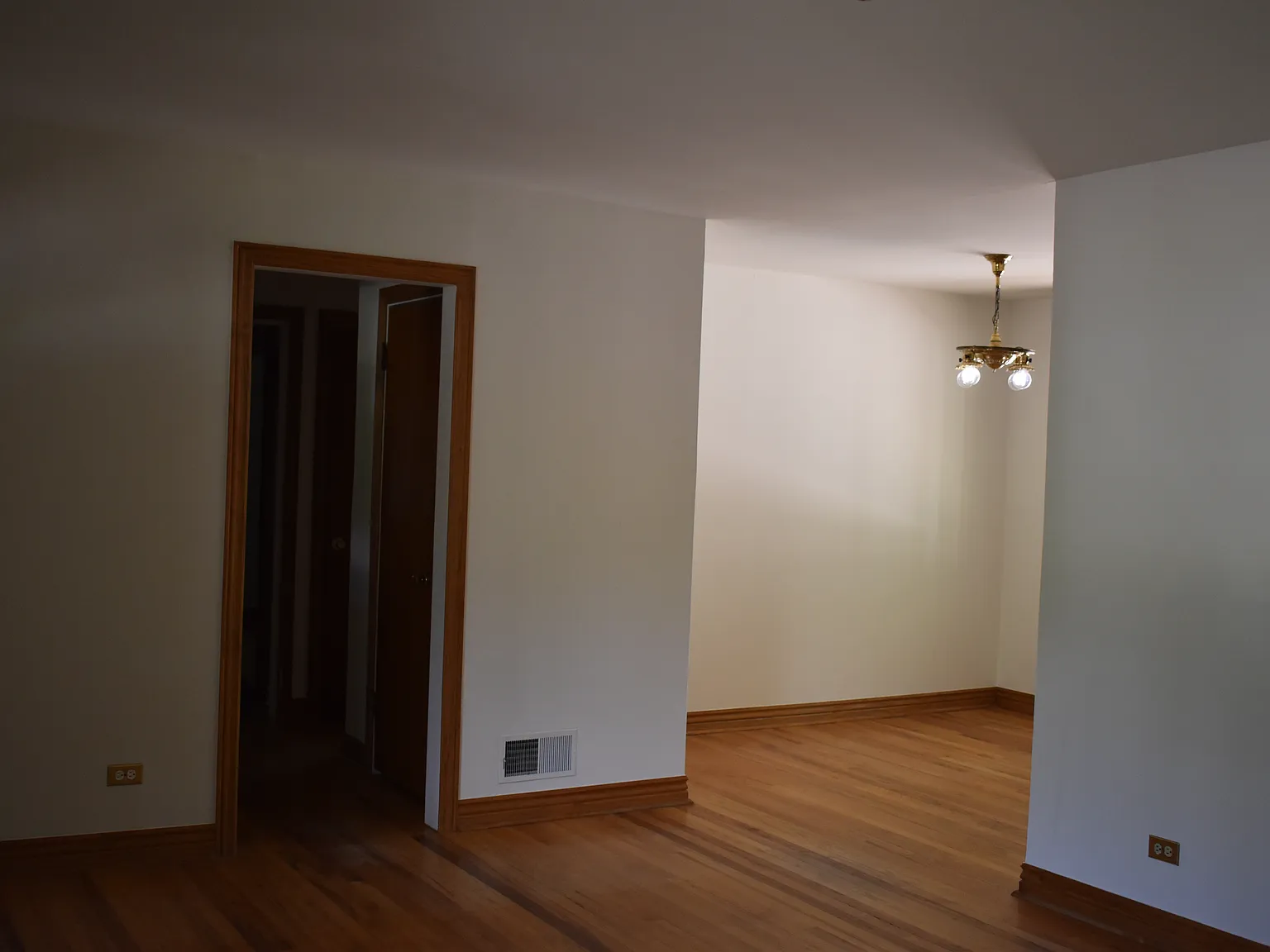 2 bed, 1036 sqft, $2,400 — Photo 2
