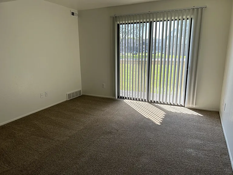 Windsor Place Apartments — Photo 38