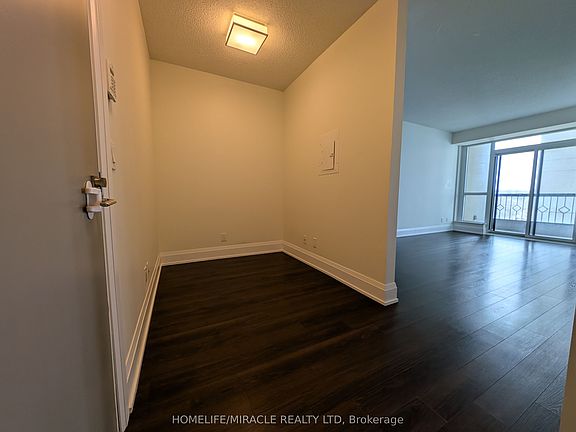 4th image of 2 Old Mill Dr Unit 428
