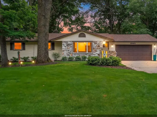 2565 Hazelwood Ln, Green Bay, WI 54304