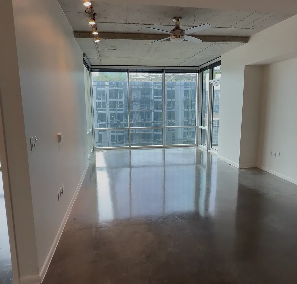 2 bed, 1380 sqft, $5,068 — Photo 1