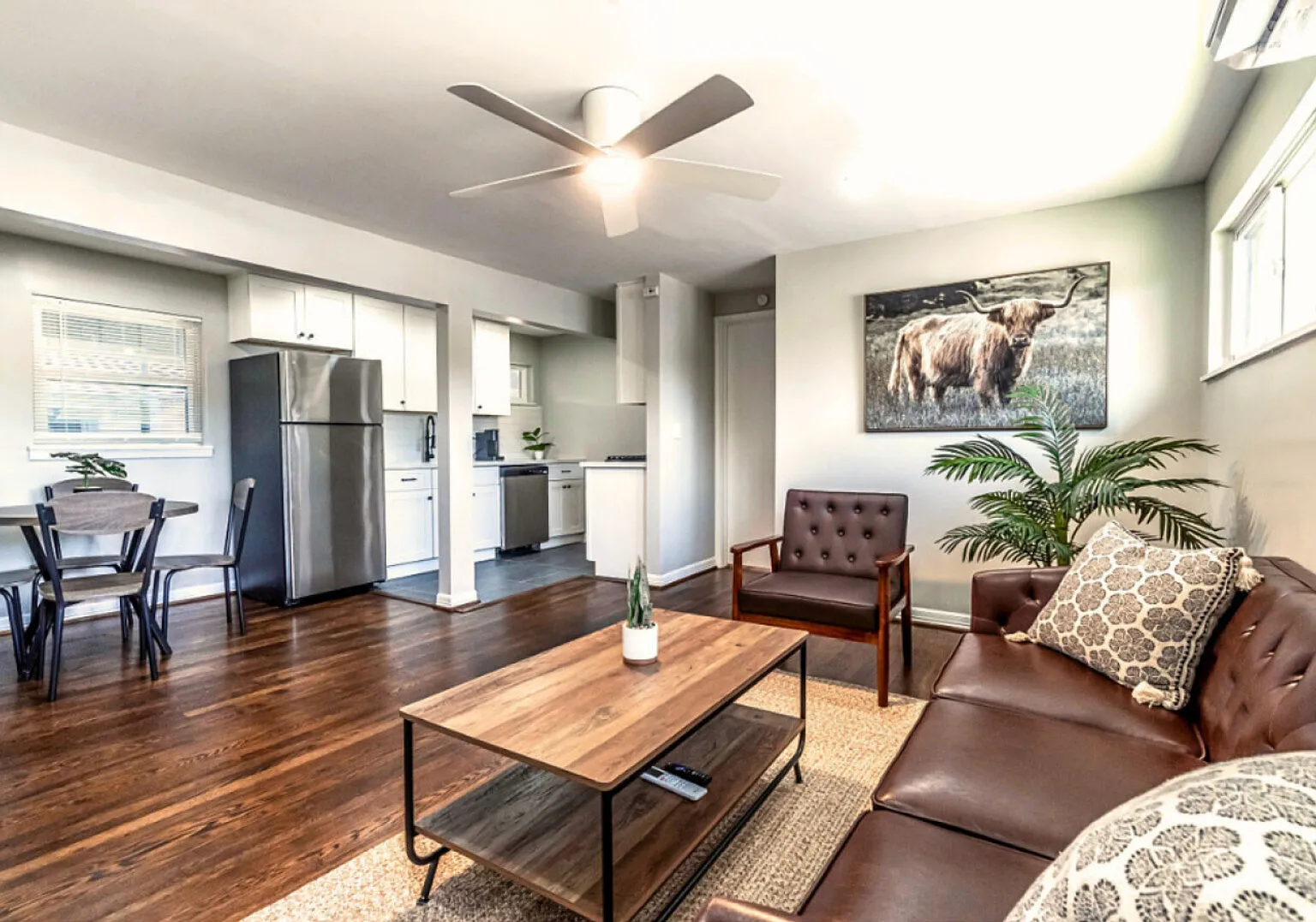 (14) Midtown Summer Sale: Save 10% Near Town — Photo 2