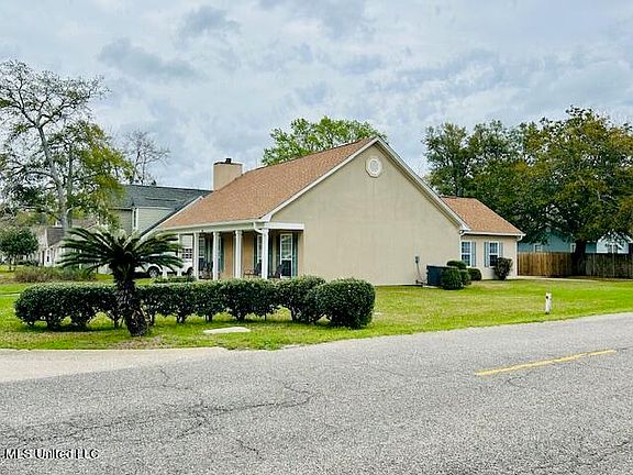 4th image of 900 Handsboro Pl