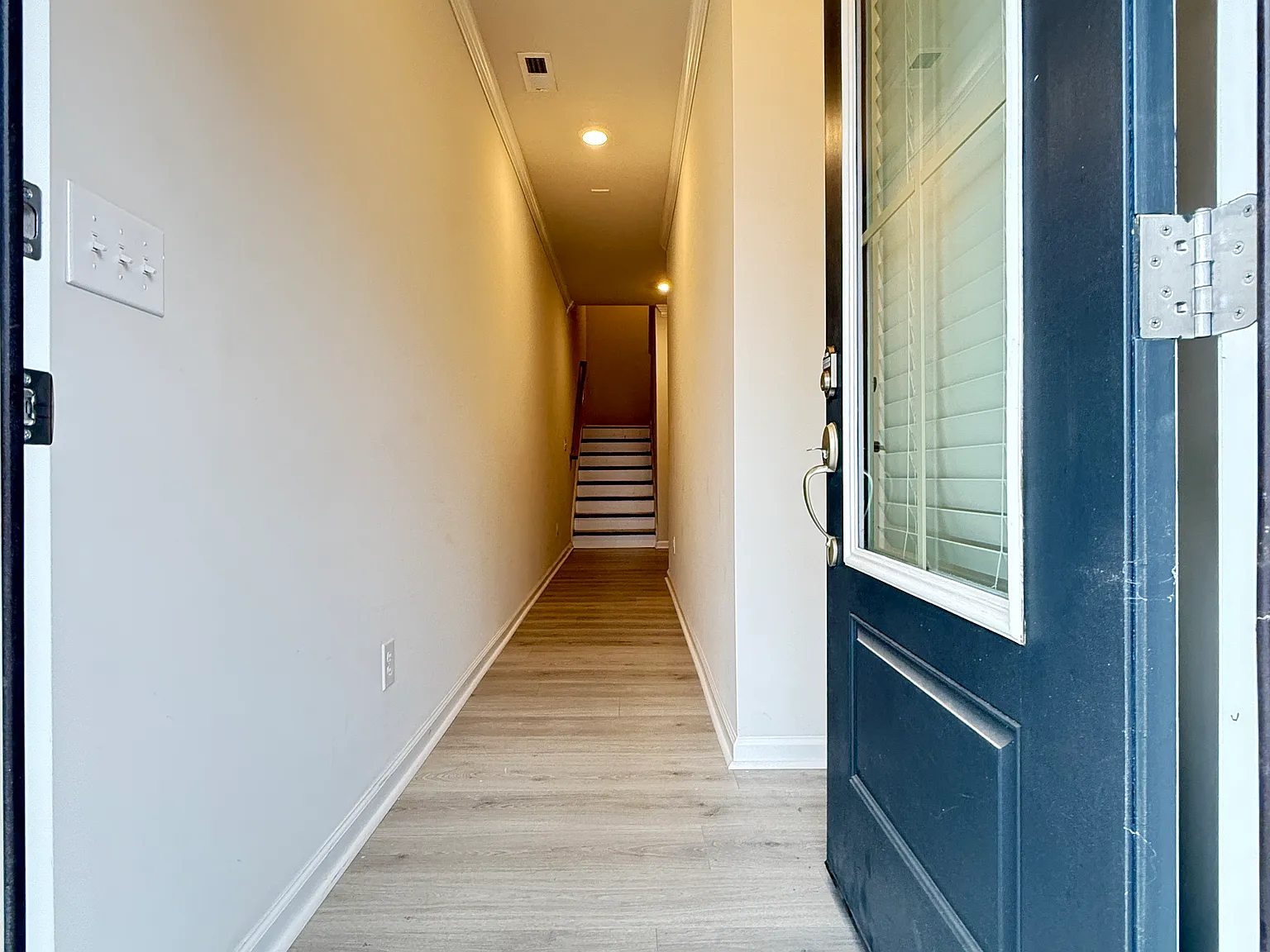 3 bed, 3.5 bath, 2000 sqft, $2,700 — Photo 4
