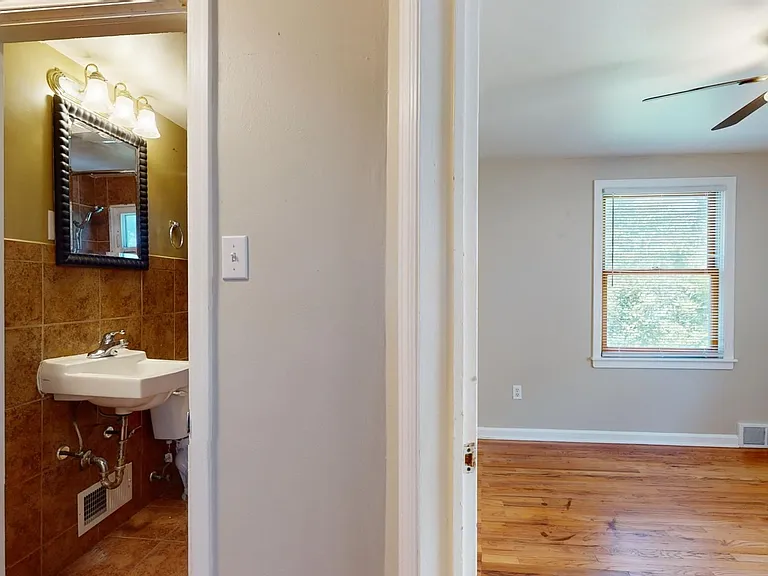 2633 Hunt St — Photo 11