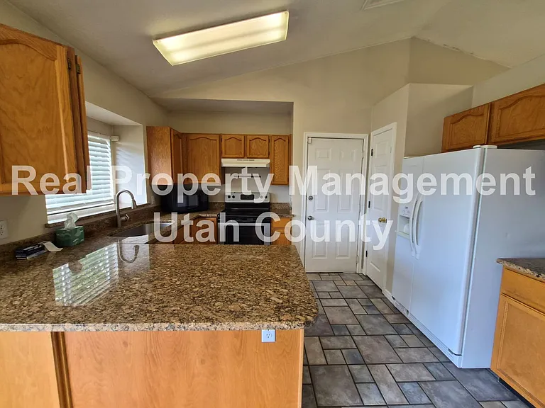 510 E 300th St S — Photo 10