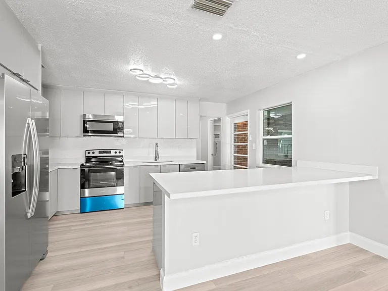 534 E Del Monte Ave — Photo 23