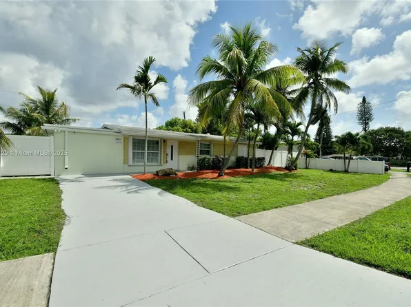 5815 S Farragut Dr, Hollywood, FL 33021