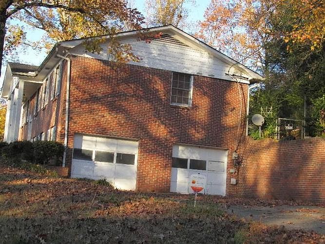 2nd image of 917 Ridgewood Cir