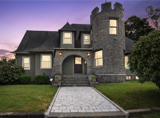 37 Fairview Ave, West Warwick, RI 02893