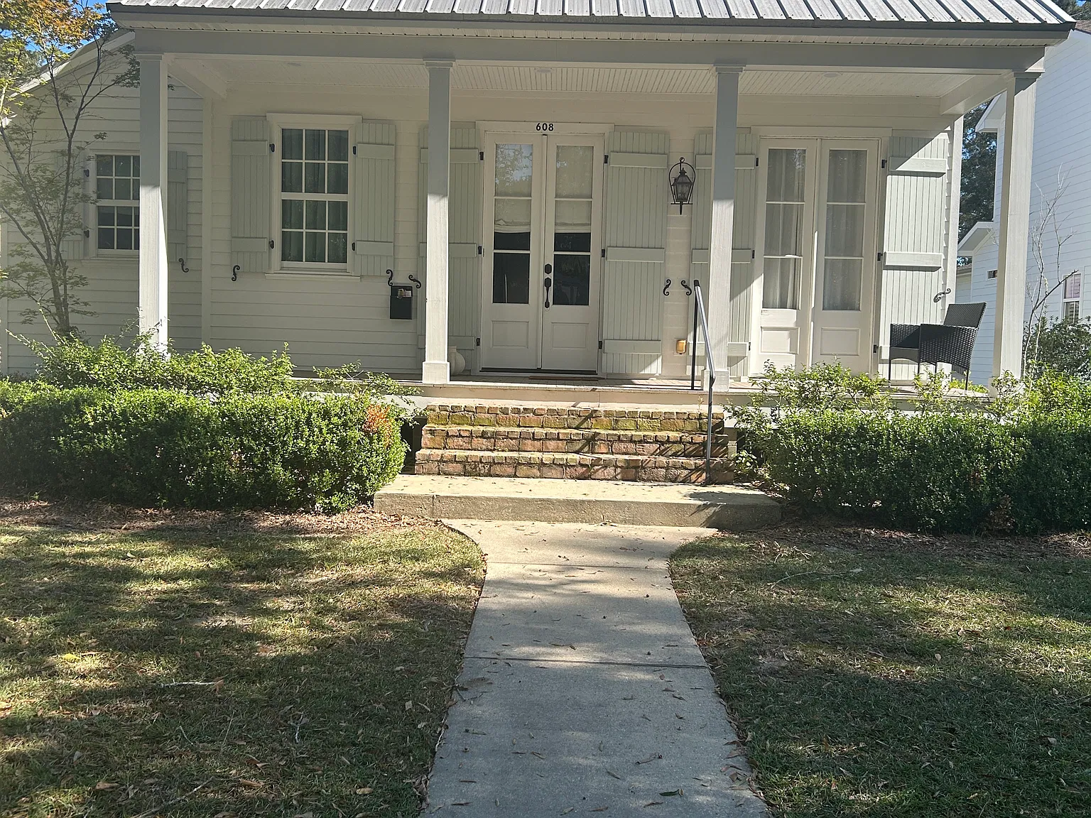 608 W 22nd Ave — Photo 1