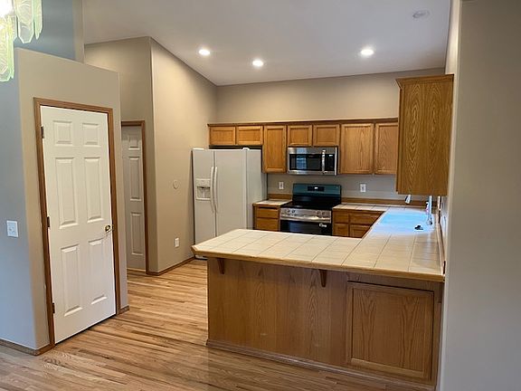 3rd image of 5608 125th St SE