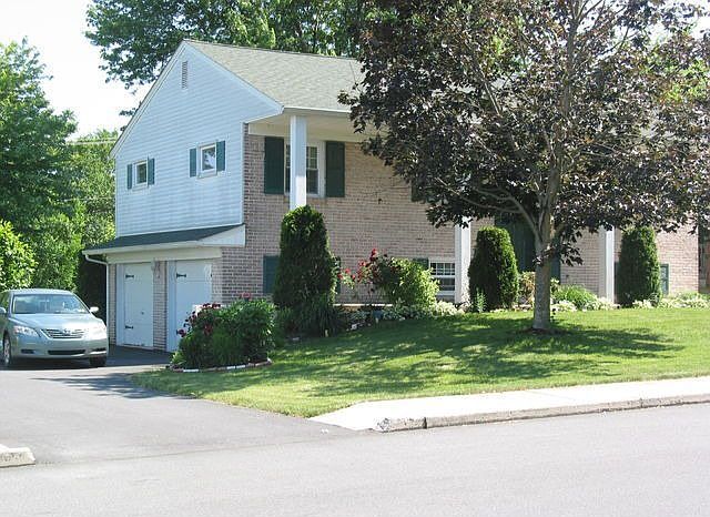 2nd image of 390 Valley View Dr