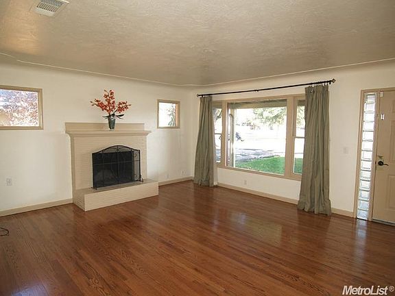 5th image of 425 Rosina Ave
