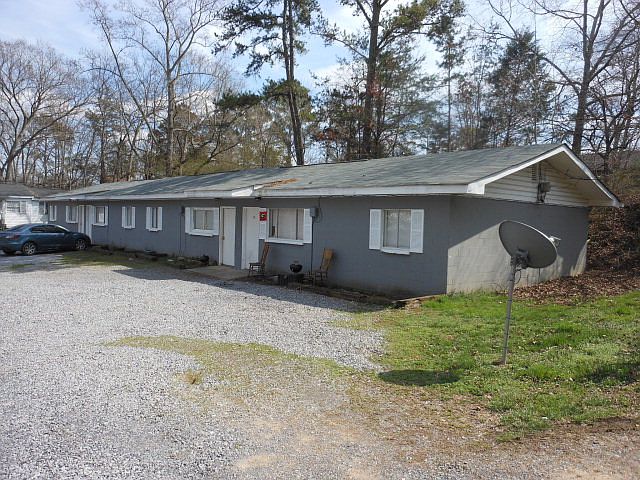 2nd image of 959 Townsend Ln