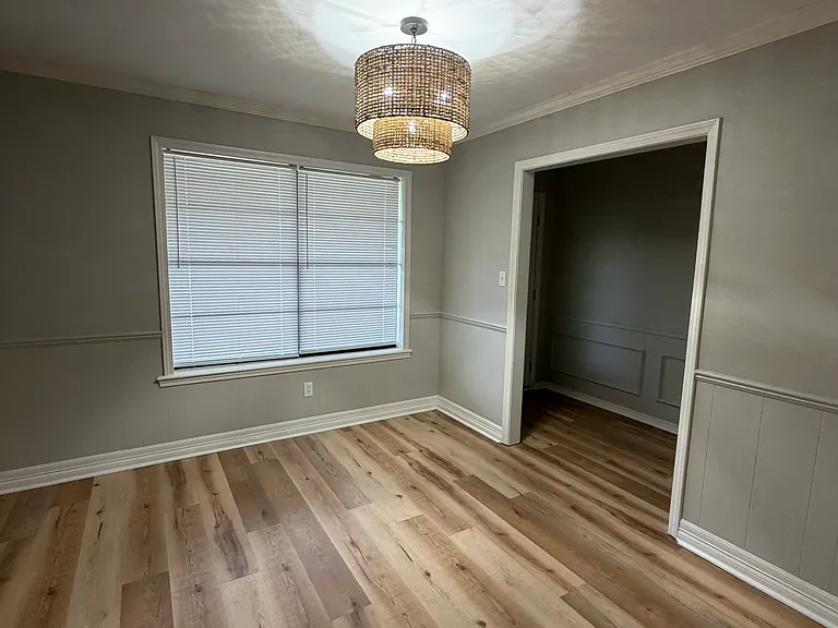 404 Brookwood Dr — Photo 4