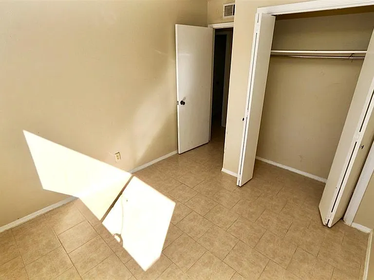 6925 Escondido Dr #B — Photo 17