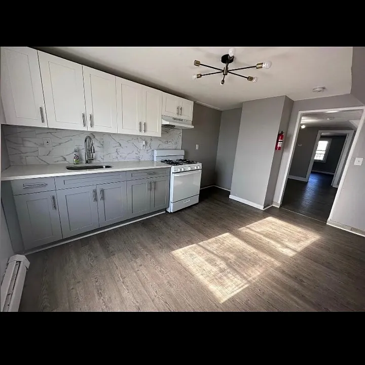 952 Lafayette St #3L