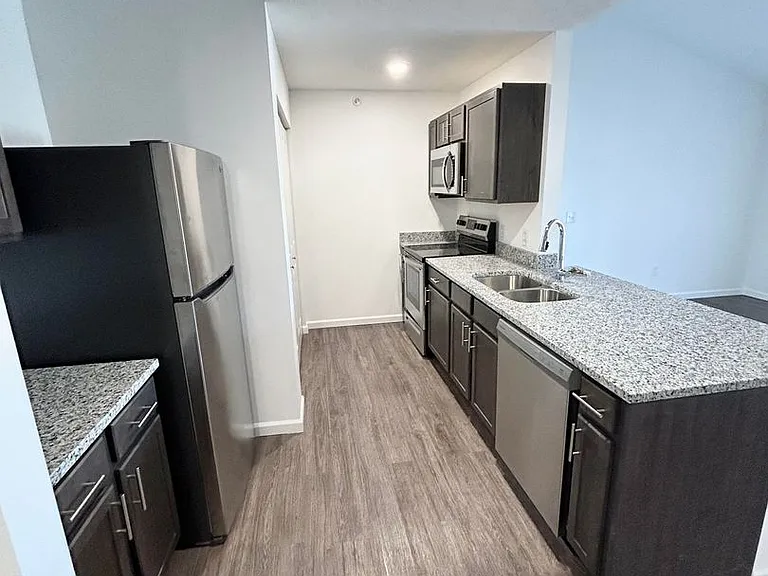 Sagamore Winds Apartments — Photo 51
