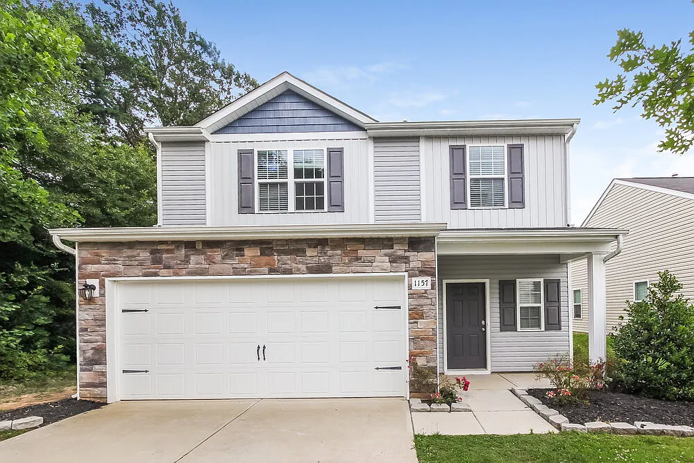 3 bed, 2.5 bath, 1800 sqft, $2,095 — Photo 1