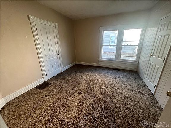 4th image of 52 52 1/2 Home Ave