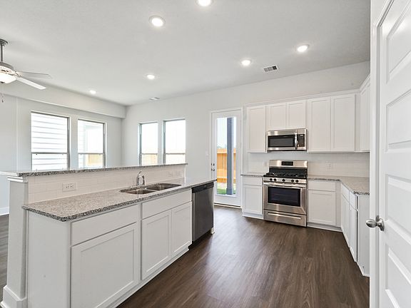 3rd image of 4006 Cusco Ln