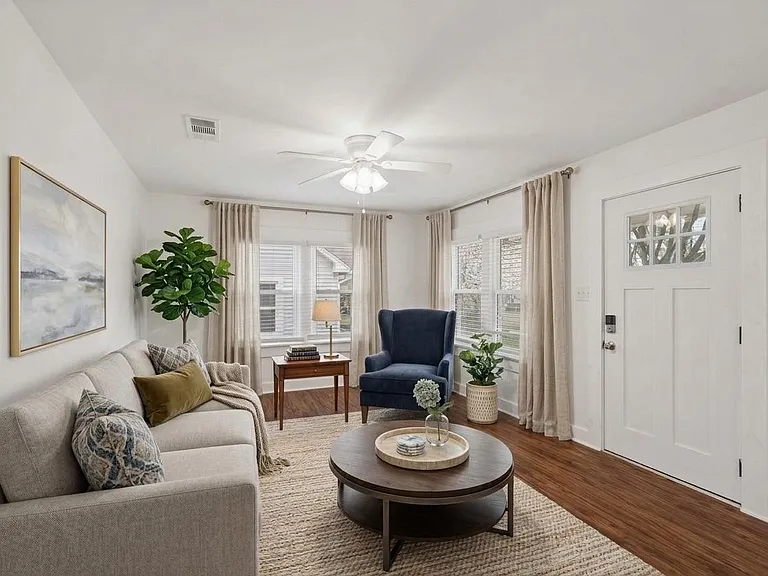 205 Raymond St — Photo 3