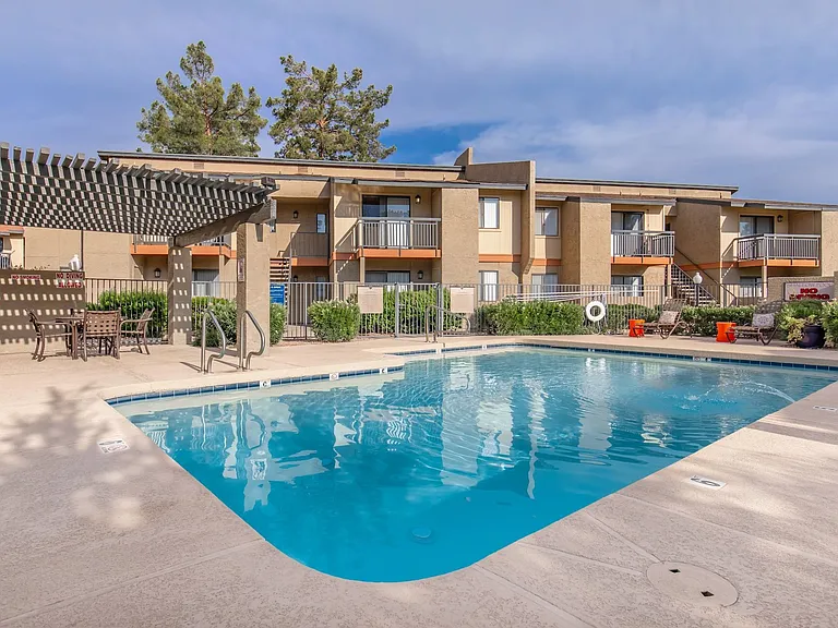 Tesoro Apartments — Photo 6