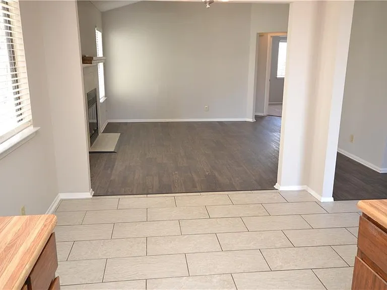 1105 Green Valley Cv — Photo 9
