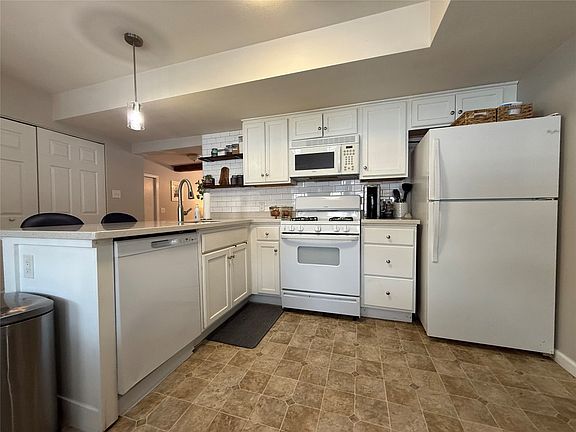 5th image of 11060 Edinboro Rd