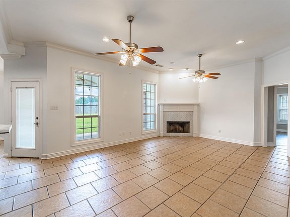 2nd image of 100 Curry Creek Ct