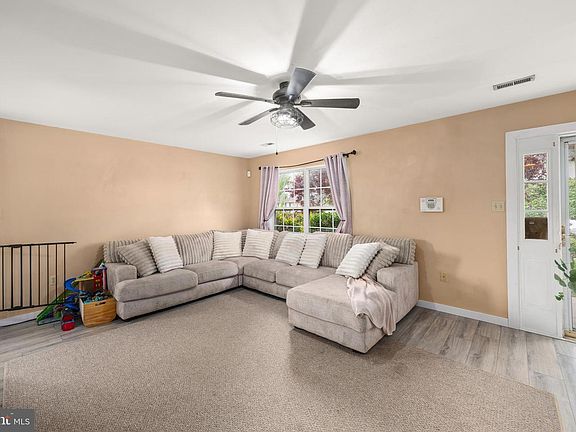 4th image of 535 Janvier Dr