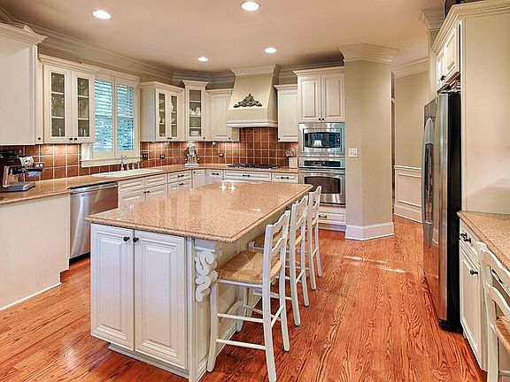 4th image of 3828 Dellwood Dr