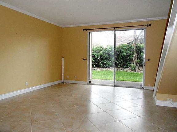 2nd image of 1581 Sorrento Dr #5
