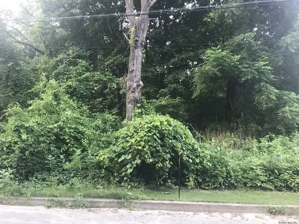 18 Pennsylvania Ave, Amsterdam, NY 12010