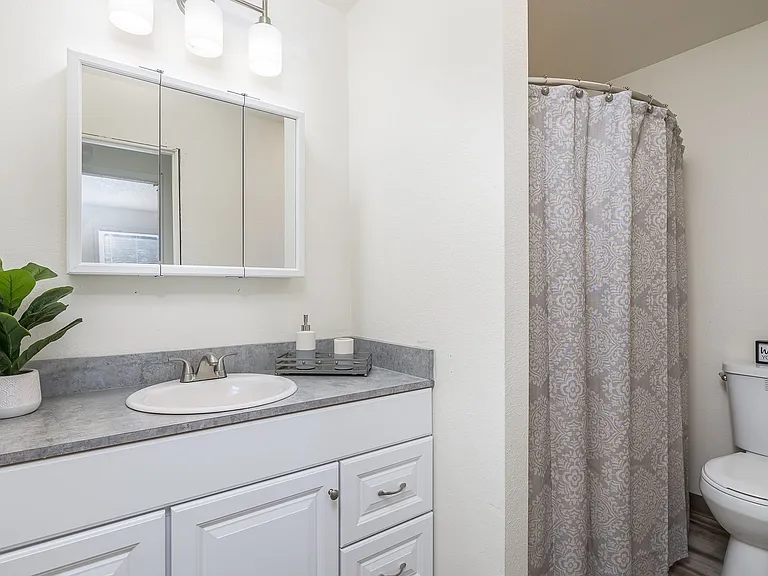 Hood Manor Apartments — Photo 44