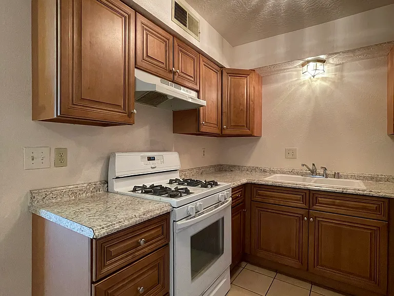 3617 Wellesley Dr NE #C — Photo 7