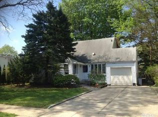 30 Maxwell Rd, Garden City, NY 11530