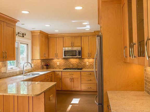 3rd image of 32373 Birchwood Ln
