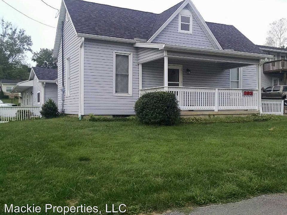 1st image of 203 W Oak St