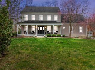 2 Lonicera Ct, Old Lyme, CT 06371