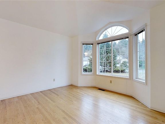 3rd image of 3001 114th Ave NE