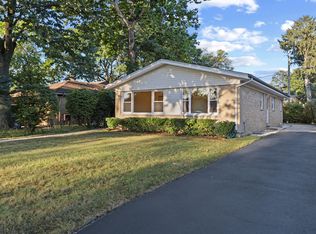 9752 N Tripp Ave, Skokie, IL 60076