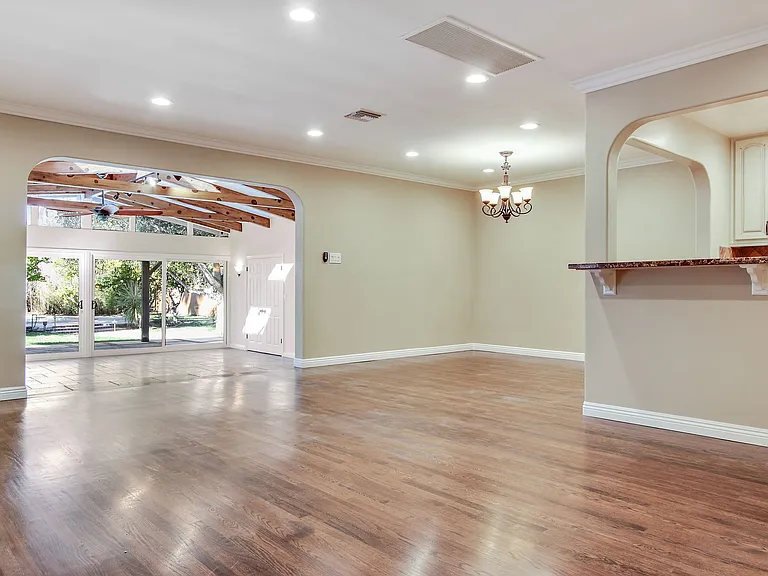 5923 Jumilla Ave — Photo 28