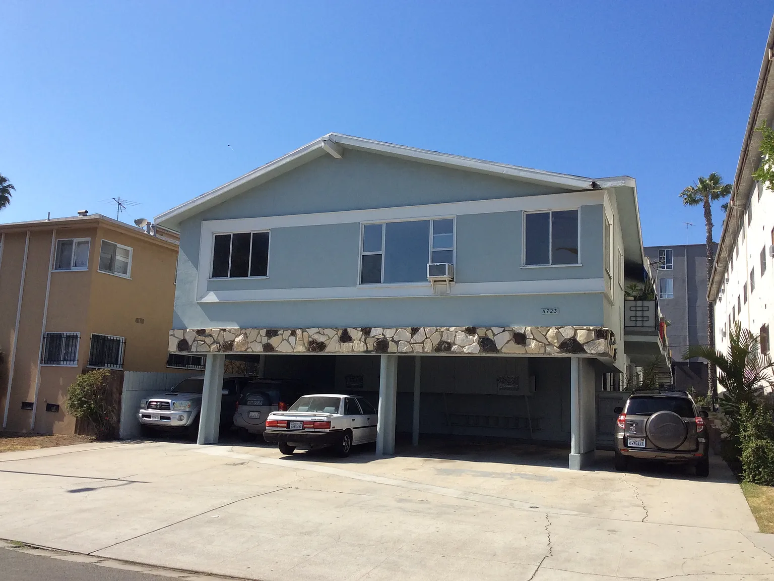 2 bed, 845 sqft, $1,995 — Photo 1