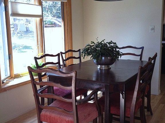 dining with bay window